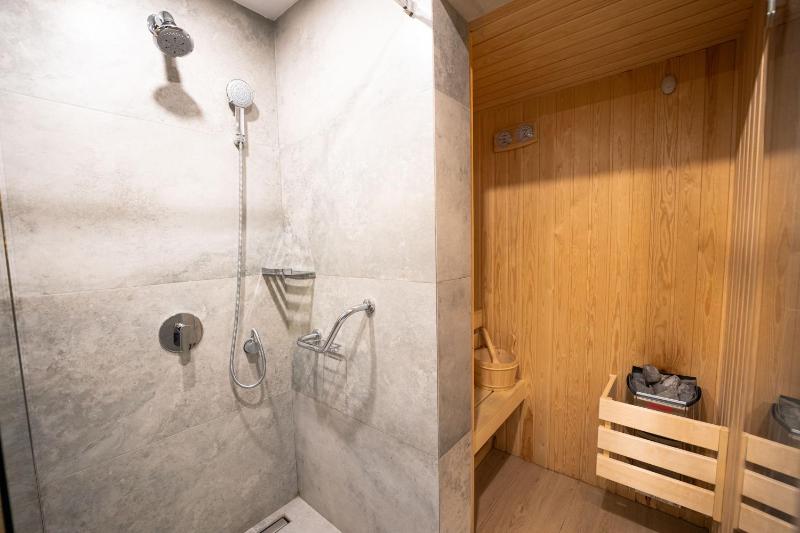 Presidential Suite (with jacuzzi & sauna) image 2