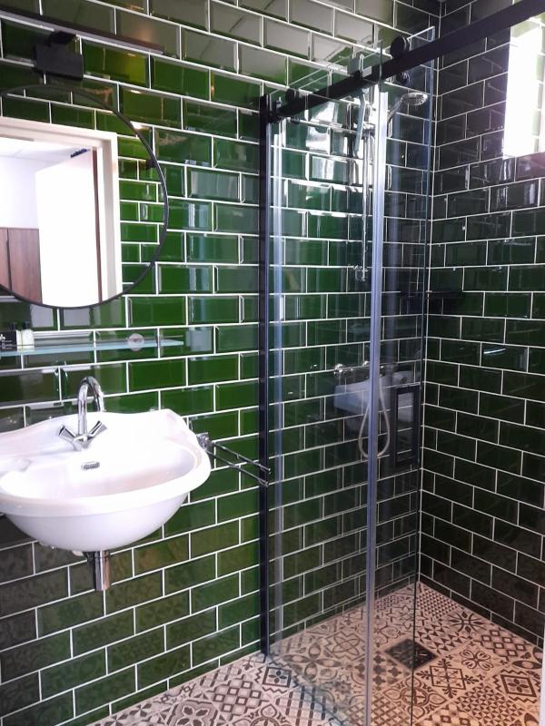 Large Double Room image 1