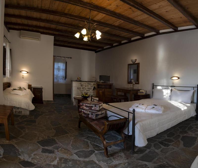 Quadruple Room with Sea View image 2