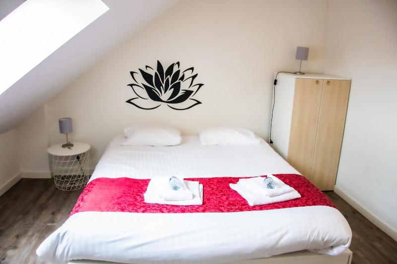 One-Bedroom Apartment image 3