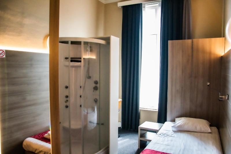Single Room image 3