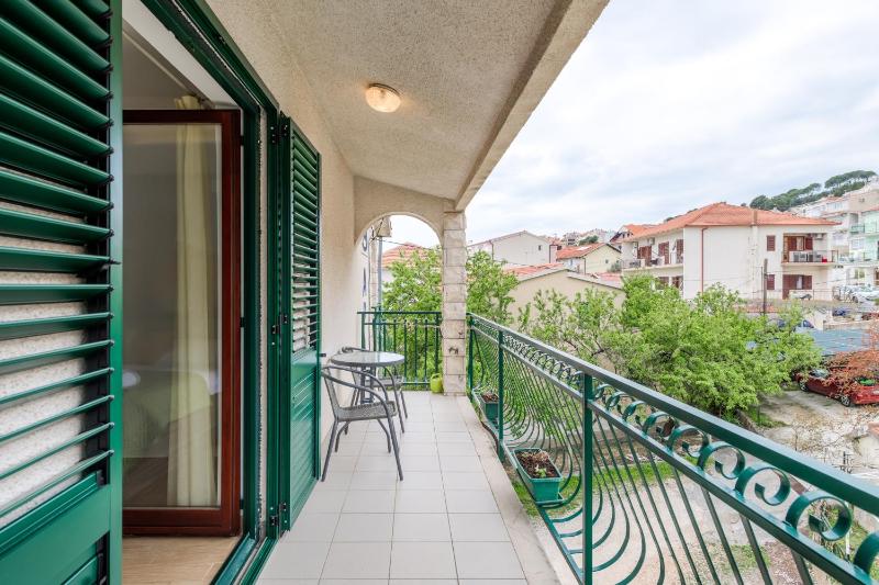 Studio Apartment image 2