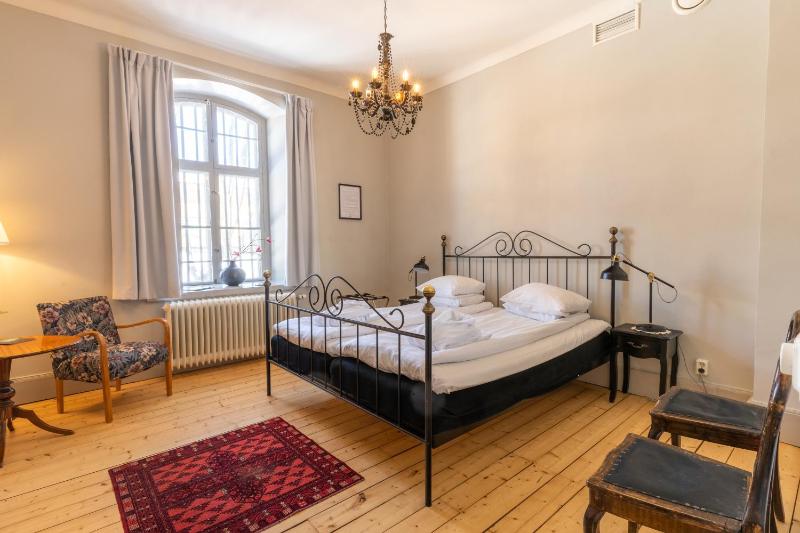 Standard Double Room with Shared Bathroom image 4