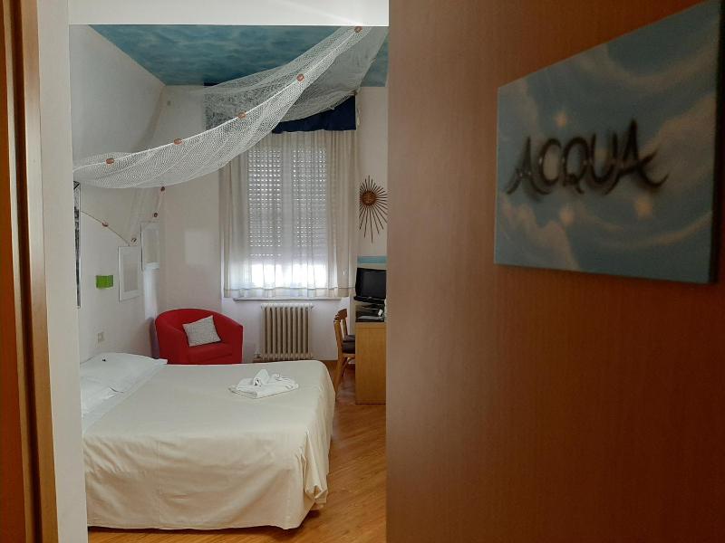 Deluxe Double or Twin Room image 3