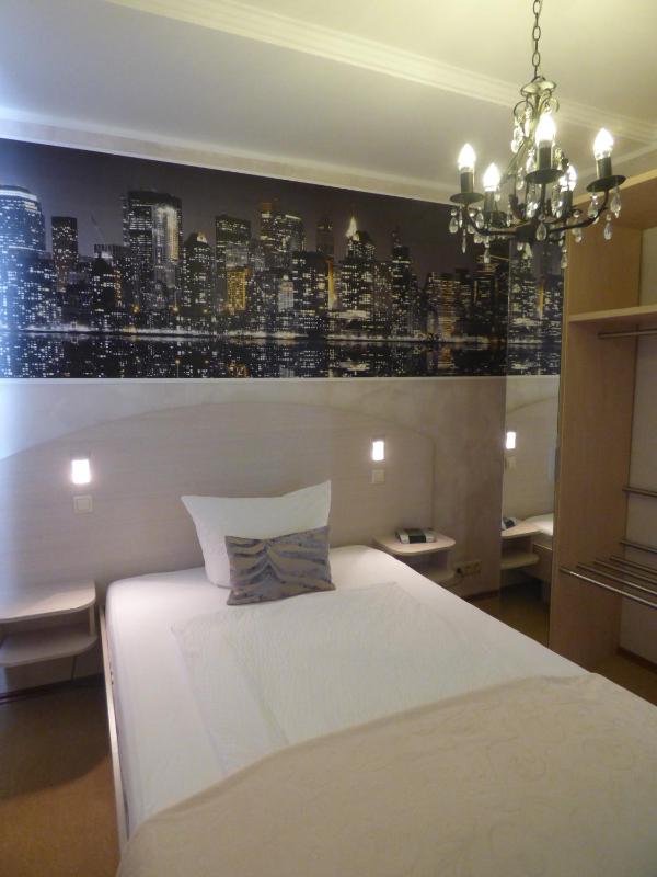Small Double Room image 1