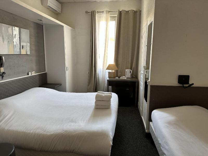Economy Triple Room image 1