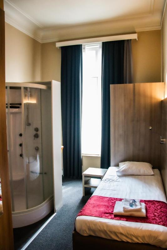 Single Room image 4