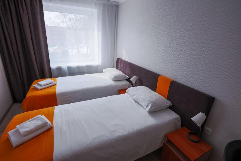 Small Twin Room image 1