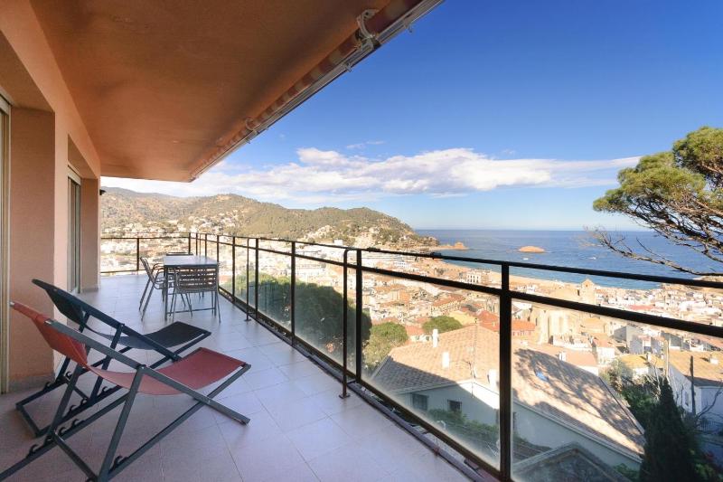 LETS HOLIDAYS Pool and sea views apartment with 1 parking space - image 13