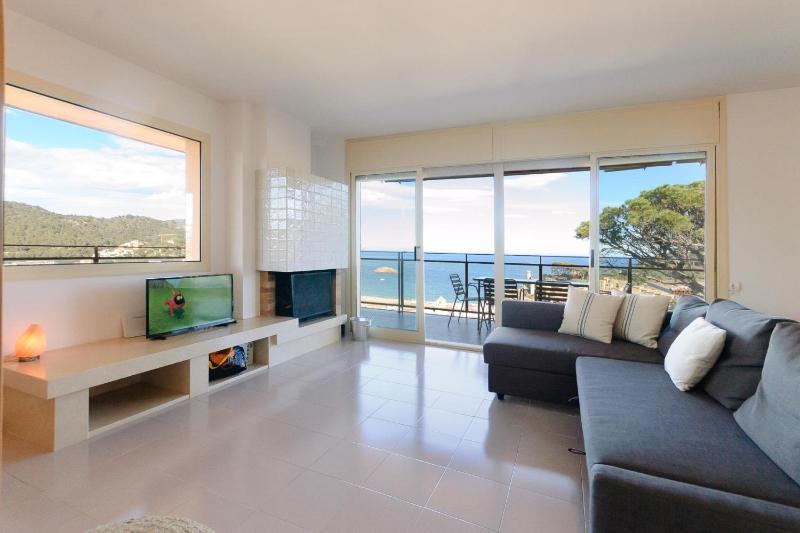 LETS HOLIDAYS Pool and sea views apartment with 1 parking space - image 23