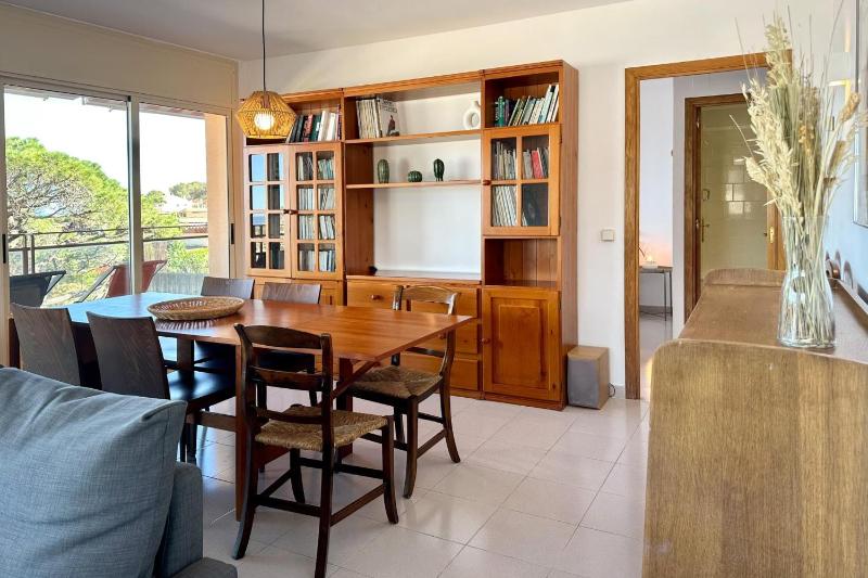 LETS HOLIDAYS Pool and sea views apartment with 1 parking space - image 8