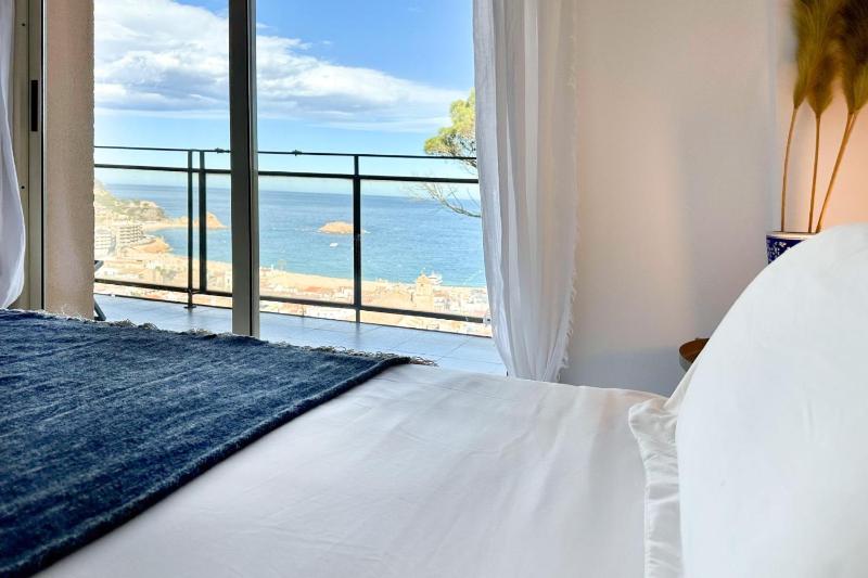 LETS HOLIDAYS Pool and sea views apartment with 1 parking space - image 2