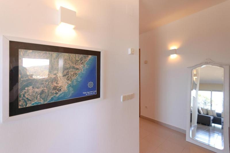 LETS HOLIDAYS Pool and sea views apartment with 1 parking space - image 33