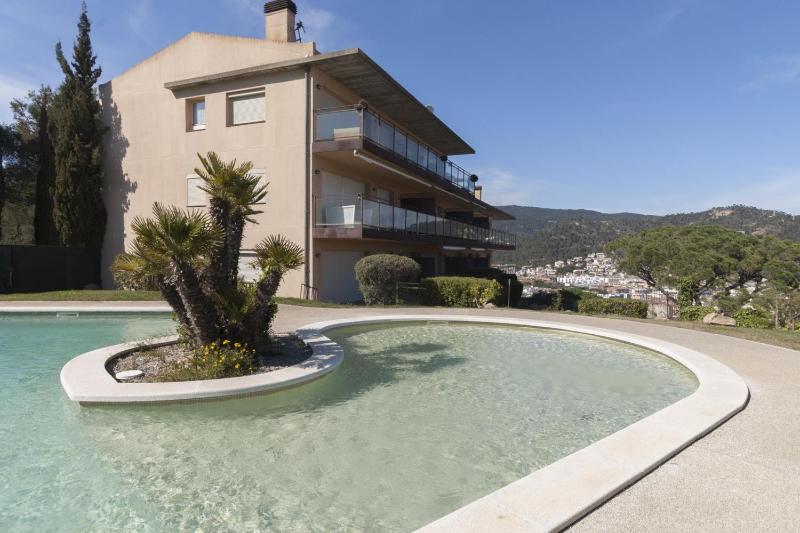 LETS HOLIDAYS Pool and sea views apartment with 1 parking space - image 7
