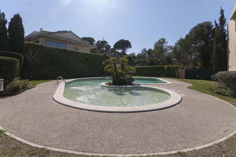 LETS HOLIDAYS Pool and sea views apartment with 1 parking space - image 37