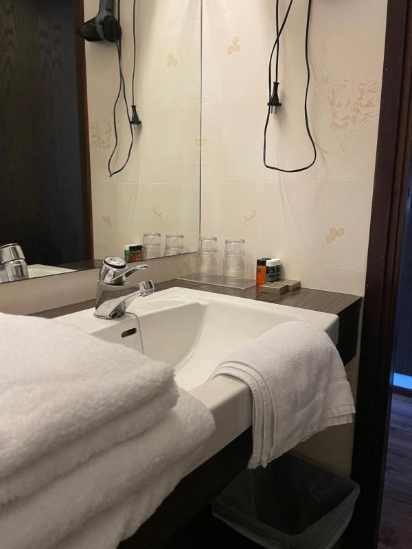 Double or Twin Room image 3