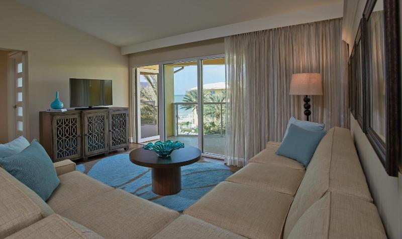 One-Bedroom Suite with Gulf View image 2