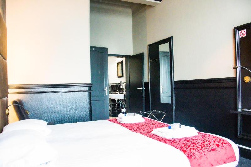 Queen Room image 1