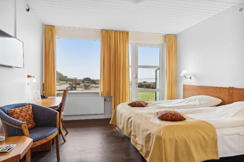 Superior Double or Twin Room with Fjord View image 3
