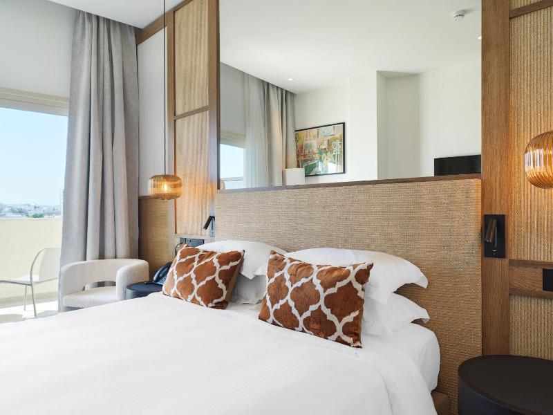 Executive Room City View with Business Lounge Access image 4