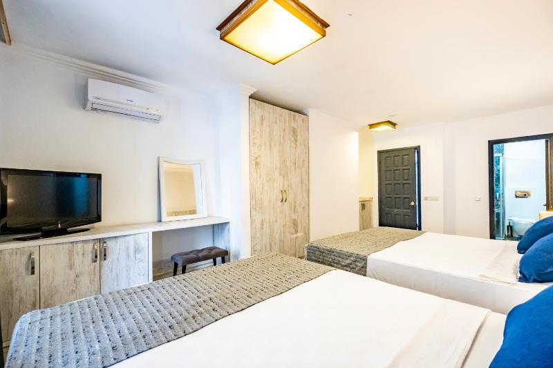 Quadruple Room image 3