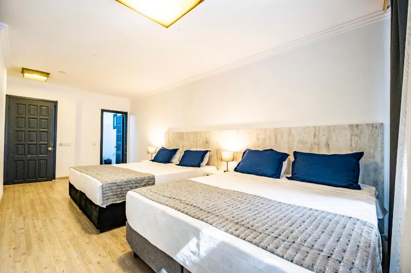 Quadruple Room image 1