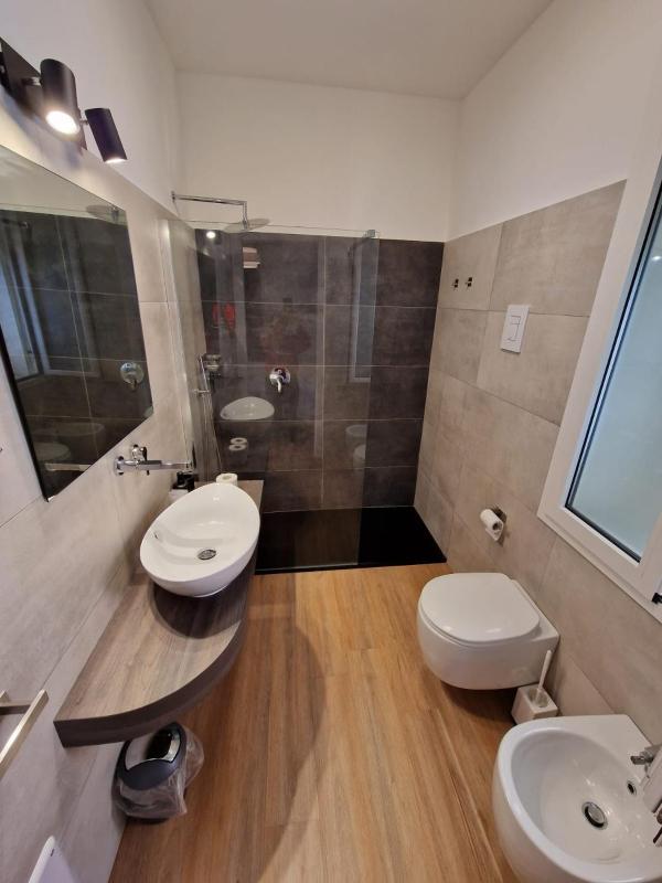 Deluxe Room image 3