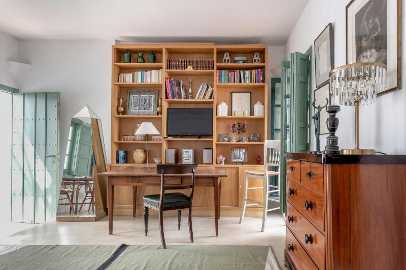 Hommyhome Castellar Luxury - image 16