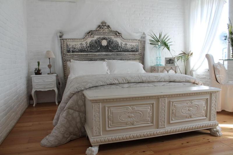 King Room with Garden View image 4