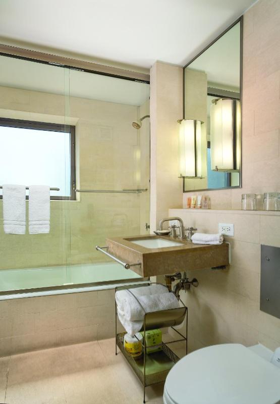One-Bedroom Suite image 3