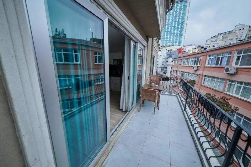 Family Suite with Kitchenette image 3