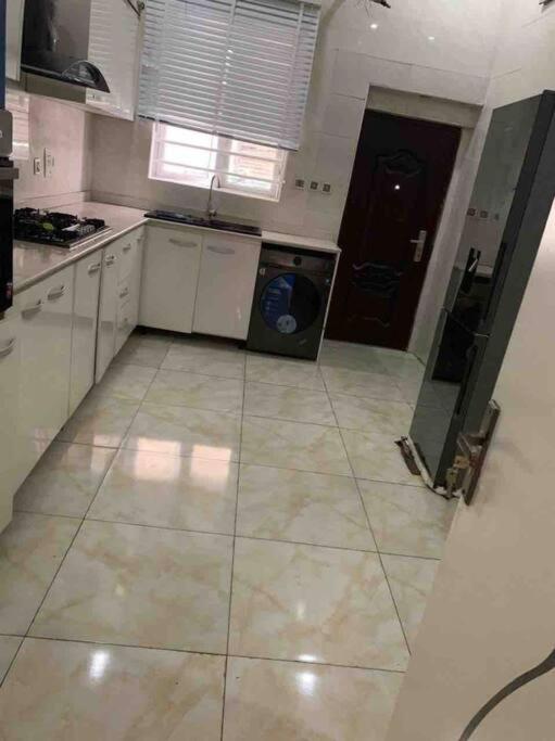 Jilles apartments -4bedroomduplex24hrlight&security - image 2