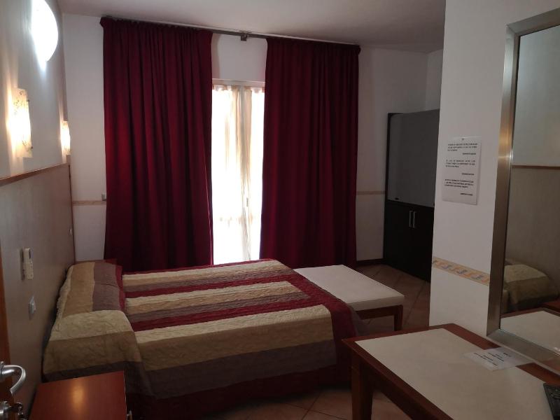 Studio with Balcony image 2