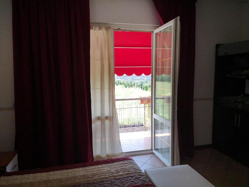 Studio with Balcony image 4