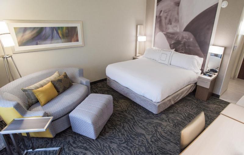 King Room with Sofa Bed image 3