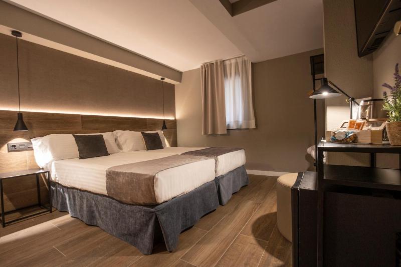 Double Room for Single Use image 1