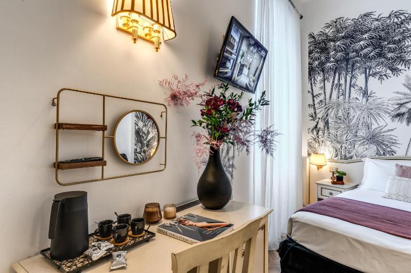 Standard King Room image 2