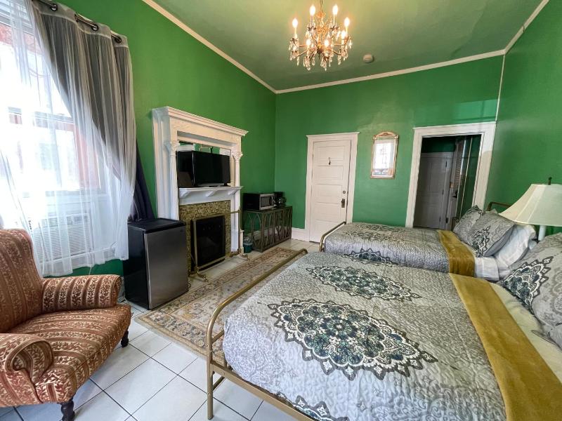 The Holiday Chalet Victorian - image 14