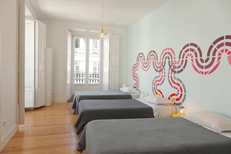 Single Bed in Mixed Dormitory Room image 1