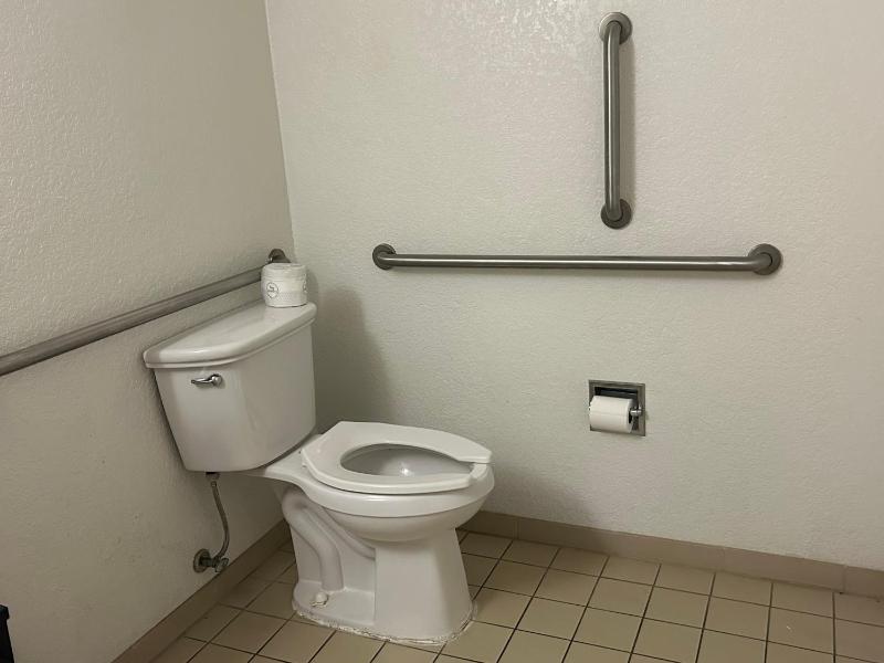 King Room - Non-Smoking image 2