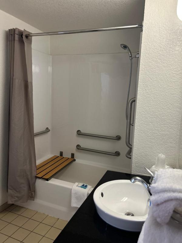 Double Room with Two Double Beds - Accessible/Non-Smoking image 4