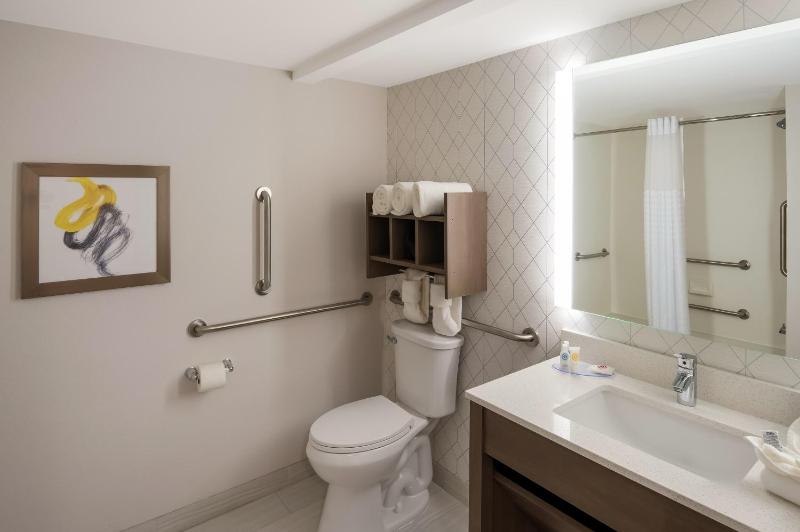 King Room with Bathroom Hand Rails - Non Smoking image 2