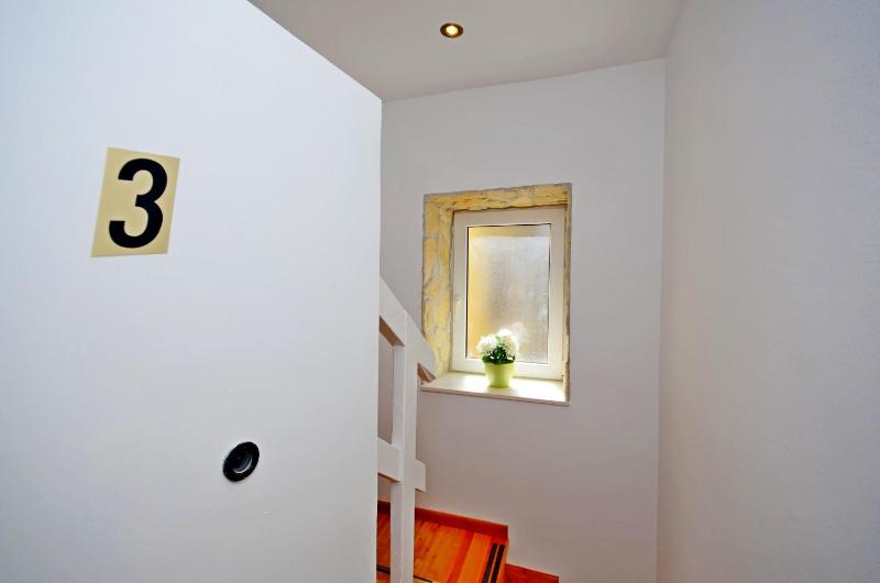 Studio Apartment image 2