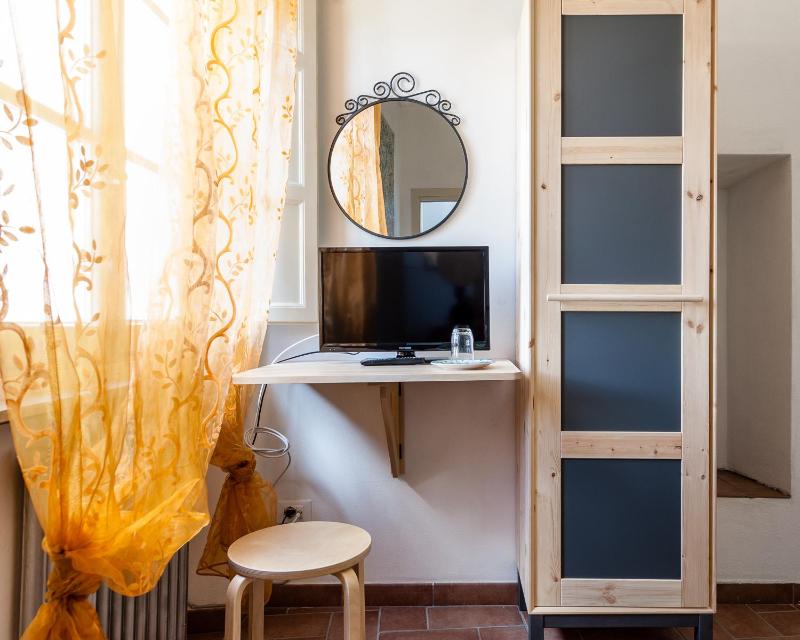 Single Room image 3