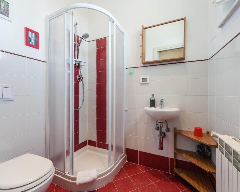 Single Room image 2