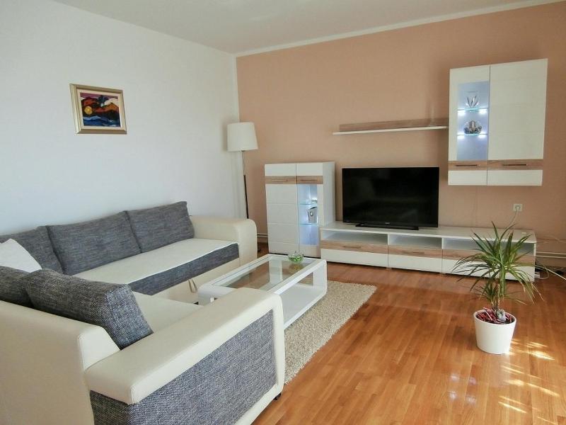 One-Bedroom Apartment with Terrace and Sea View image 1