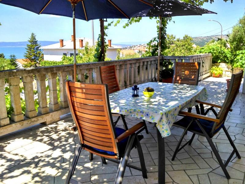 One-Bedroom Apartment with Terrace and Sea View image 2