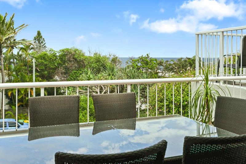 Comfortable & stylish with rooftop spa - image 10