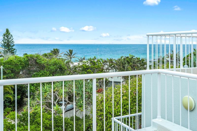 Comfortable & stylish with rooftop spa - image 1