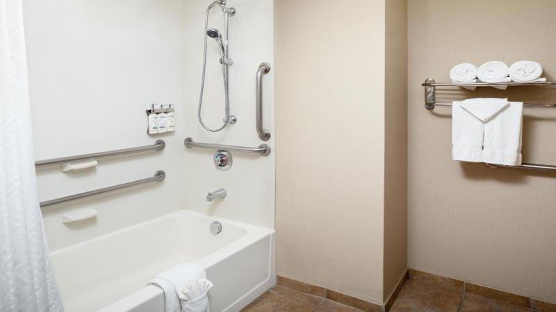 King Room - Mobility Access Tub - Non-Smoking image 4
